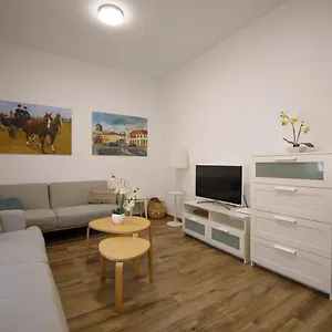 Rentalsevilla Luminoso Apartamento En El Centro Sevilla